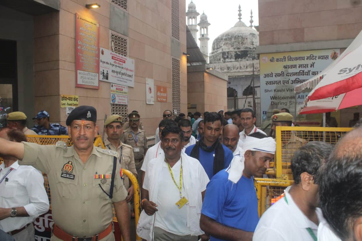 Gyanvapi Mosque Survey Live Updates ASI Begins Survey Of Gyanvapi Complex News In Hindi