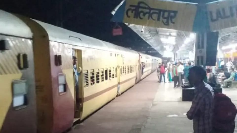 Spark came out from the wheel of Geeta Jayanti Express train