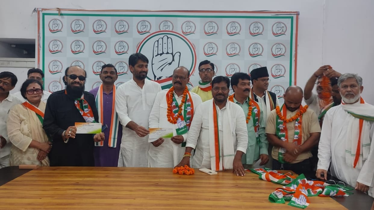Apna Dal leader Raghvendra Pratap Singh joins congress.