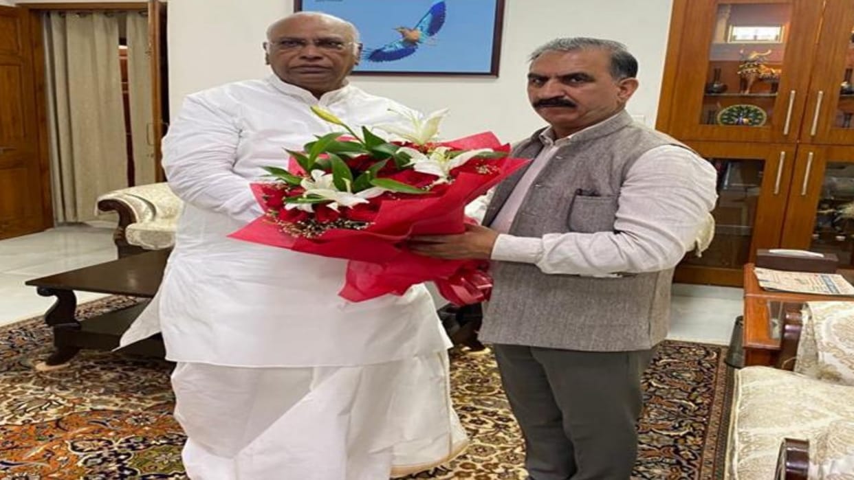 cm sukhvinder singh sukhu briefs Mallikarjun Kharge about the losses