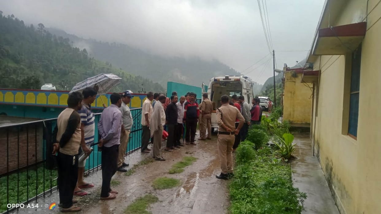Uttarakhand Weather house wall broke due to rain two children died due to being buried under debris in tehri