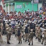 सिक्किम पुलिस ने भीड़ को तितर-बितर करने के लिए लाठीचार्ज और आंसू गैस का इस्तेमाल किया।