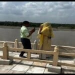 ताज पर पर्यटक खतरे में डाल रहे जान