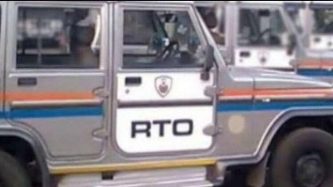 RTO बन आए लुटेरे, 10 लाख की मूंगफली लदा ट्रक लूटा