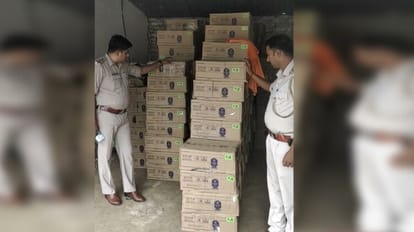 Bihar Crime: मोतिहारी में विदेशी शराब जब्त, करीब डेढ़ करोड़ रुपये बताई जा रही कीमत, दो तस्कर गिरफ्तार Bihar Foreign liquor seized in Motihari price being told about Rs 1.5 crore two smugglers arrested