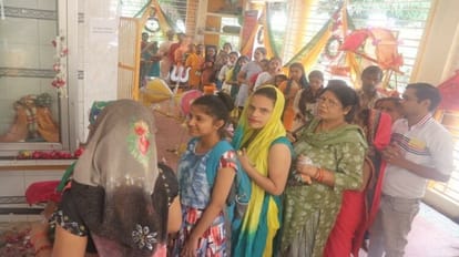 Crowd of devotees gathered in Shiva temples of Shahjahanpur