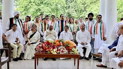 Jammu Kashmir: Many leaders of Azad Party again join Congress Mallikarjun Kharge welcomes