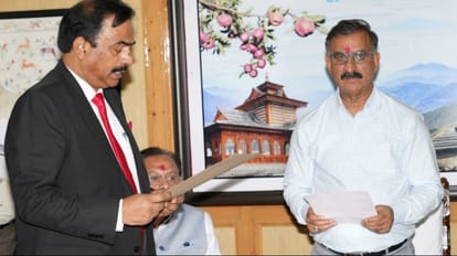 CM Sukhvinder Singh Sukhu administers oath to water cess commission chairman and members