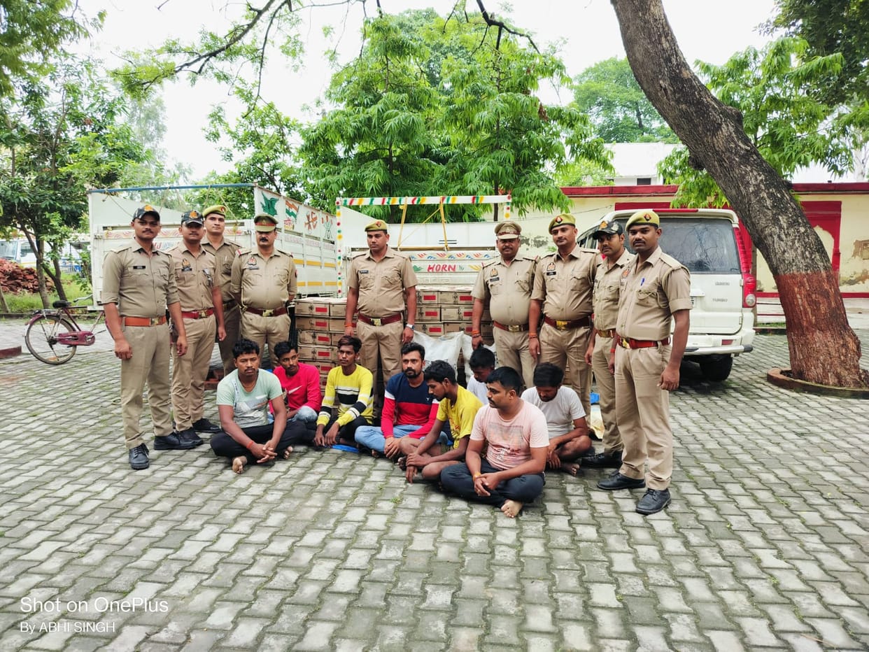 Ballia Crime: Liquor worth 30 lakhs was being smuggled to Bihar, 8 interstate smugglers arrested