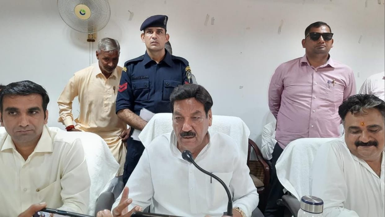 Electricity Minister ordered to chargesheet JE of Electricity Corporation for not picking up the phone