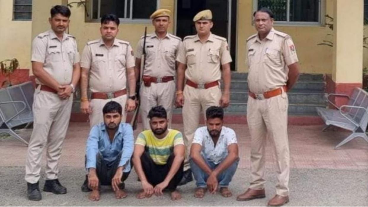 Mangalwad Police and CID jointly arrested three accused with illegal weapons in Mandsaur