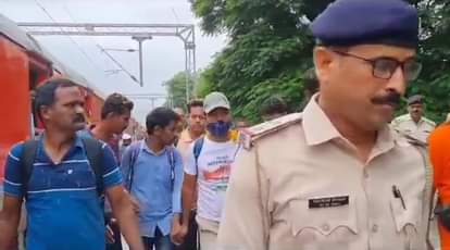 कोर्ट में मनीष कश्यप को पेशी के लिए लाया गया।