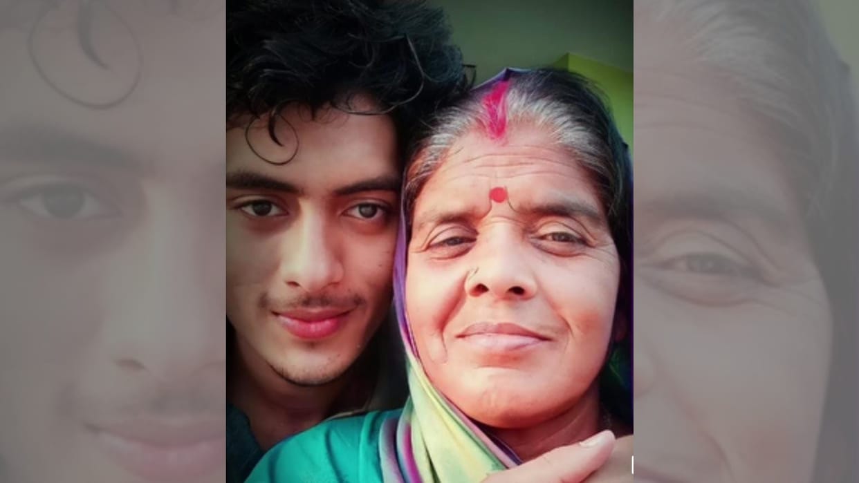 Mother and son went to bathe in Gandak river, son drowned first, mother also went missing after saving her