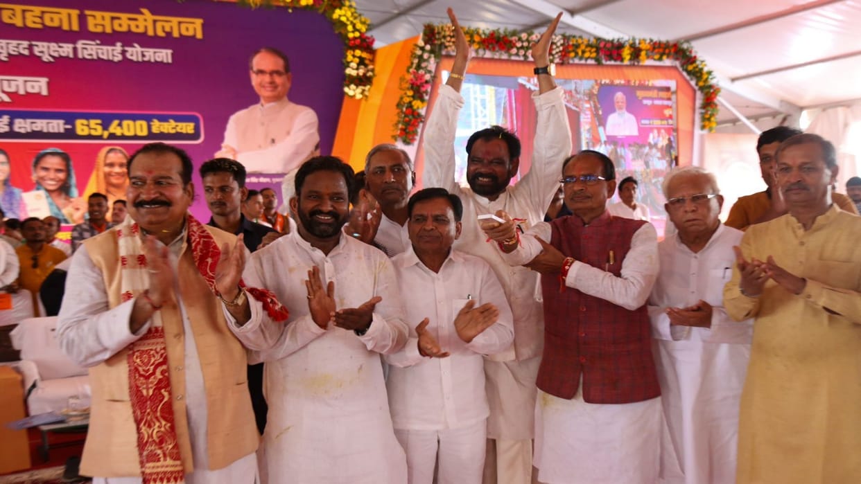 Neemuch CM Shivraj performed Bhumi Pujan of 13 works worth more than 1245 crores