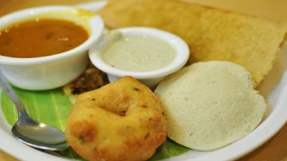 Delicious food is available in these state buildings of Delhi