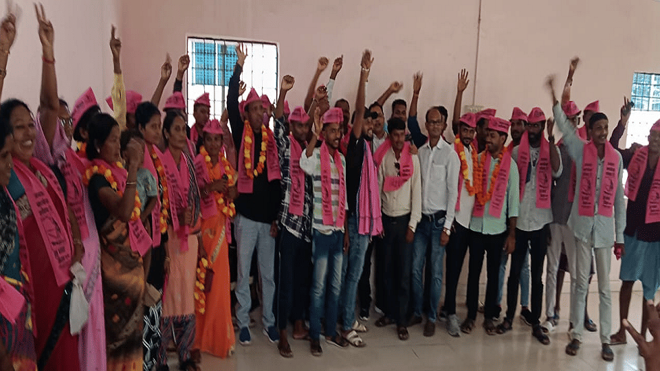 Jogi Congress clan increased 35 people including BJP backed former sarpanch joined party