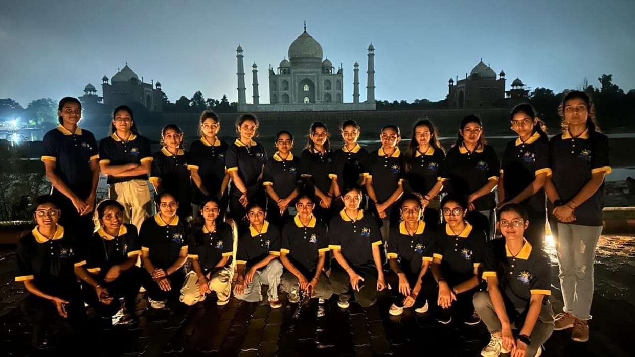 Sansad Bharat Darshan Himachal Pradesh girls visit taj mahal agra