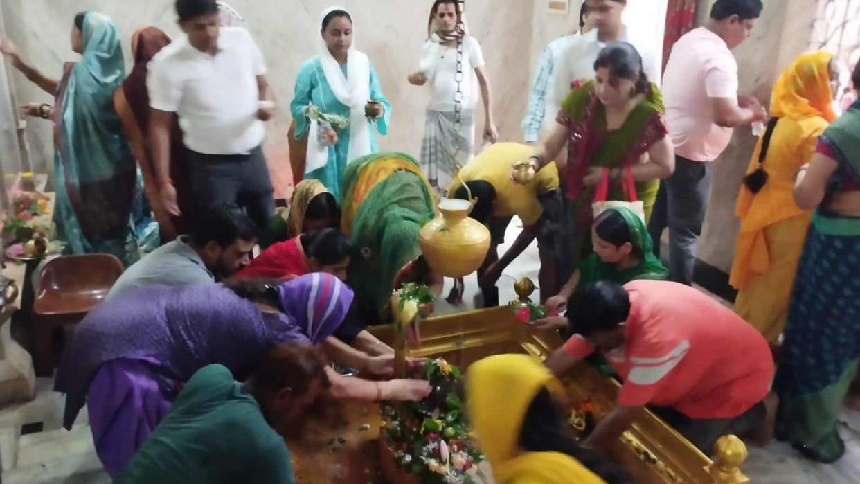 Crowd of devotees in Shiva temples fifth monday of sawan 2023
