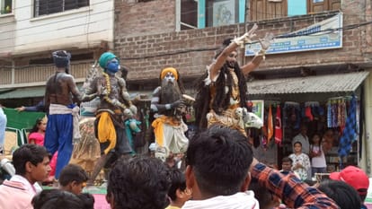 निकाली गई पालकी यात्रा
