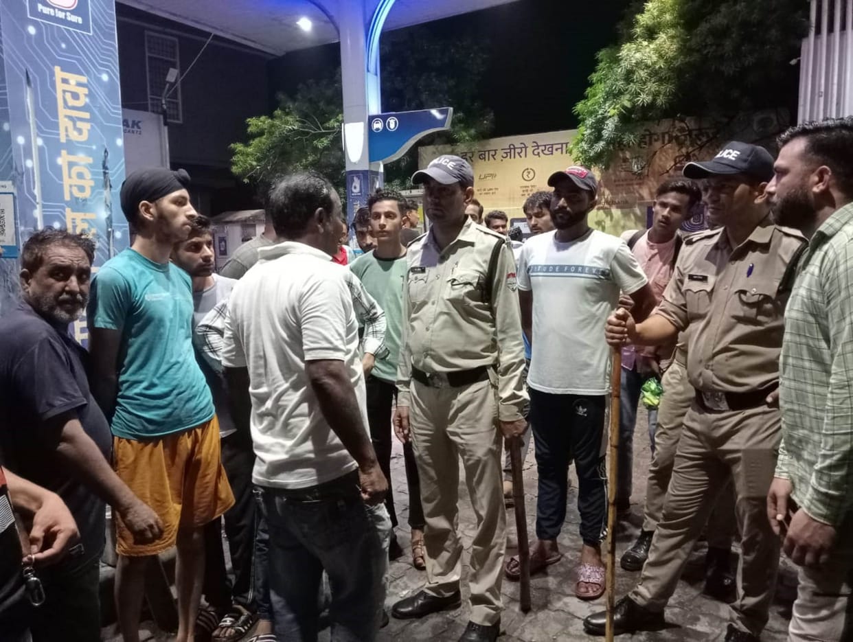 Fight at petrol pump knife hit tea seller head injured Crime in Ramnagar Nainital Uttarakhand  news in hindi