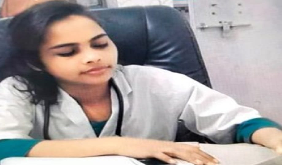 When the young man threatened to make the photo viral, the nurse hanged herself