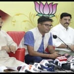 प्रेस कॉन्फ्रेंस लेते बीजेपी नेता ओपी चौधरी