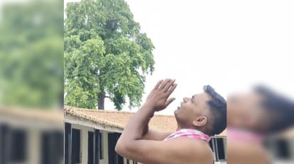 Farmer told Indradev in a typical way about the rain in Bihar, also made a video