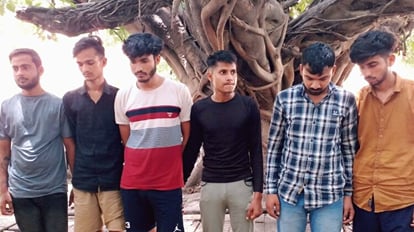 UP: लड़कियों के नाम से बनाते थे फर्जी आईडी, चैटिंग कर फंसाते थे लड़के...फिर करते थे ब्लैकमेल, छह गिरफ्तार Fake IDs were made in the name of girls, boys used to implicate them by chatting, then used to blackmail, six