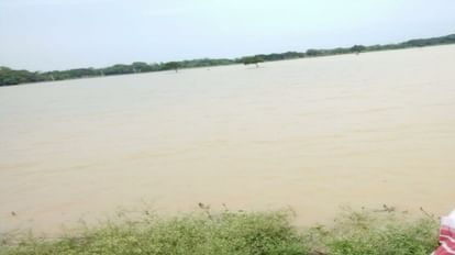Rapid increase in Kamla river in Madhubani, water entered at some places