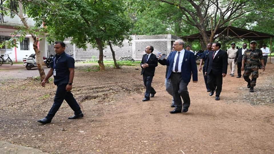 High Court Chief Justice Ramesh Sinha inspected Mahasamund District Court