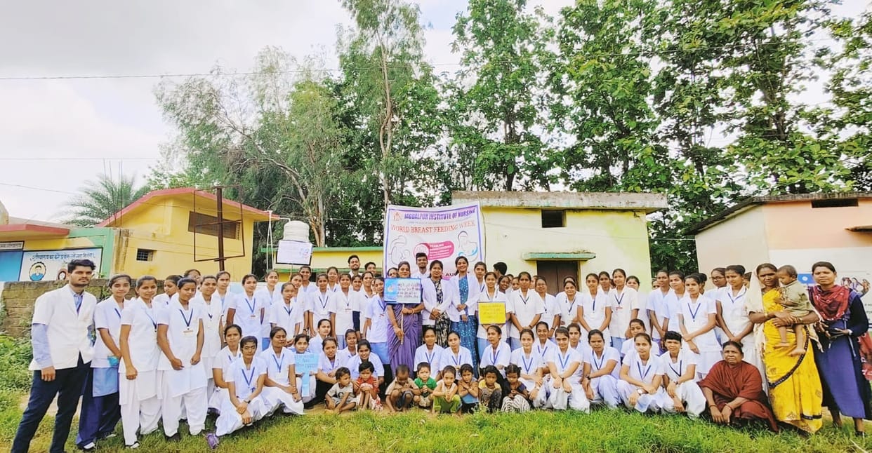 nursing students told rural women importance of breastfeeding through drama in Jagdalpur