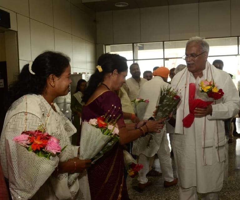 Chief Minister Bhupesh Baghel reached Maa Danteshwari Airport Jagdalpur for his Bastar tour