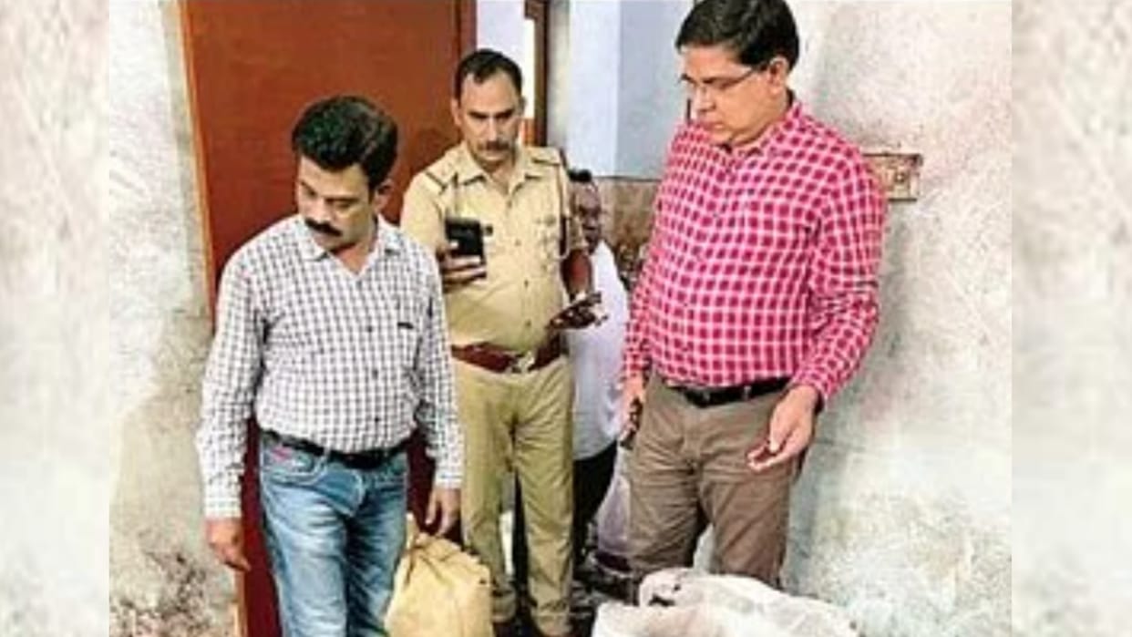 Two arrested for making fake tea, FSDA team raided in Lucknow.