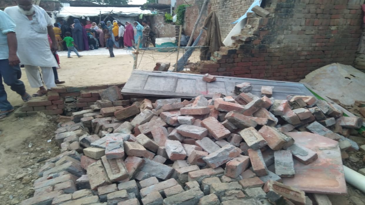 Muzaffarnagar News: A child died after being buried under debris of wall, mourning in family