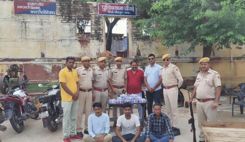 Dholpur News Police arrested three miscreants from the forests of Sikra recovered a large amount of weapons