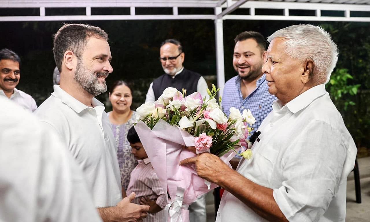 Congress Rahul Gandhi Shared Rjd Chief Lalu Yadav Champaran Mutton Secret  Recipe And Politics Recipe Of Laloo - Amar Ujala Hindi News Live - Rahul  Gandhi:कांग्रेस के युवराज ने थामी टोपिया-कलछी; लालू
