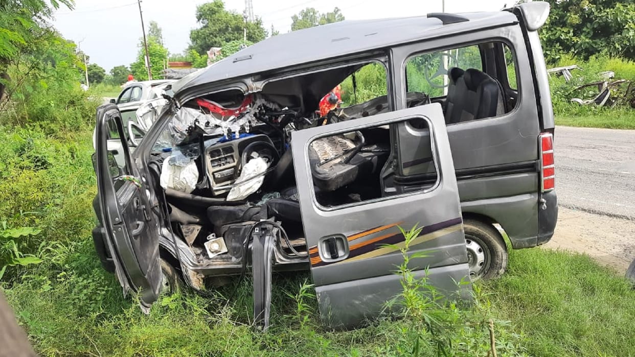 Big road accident in Bulandshahr, truck collided with eco van, many including two brothers died