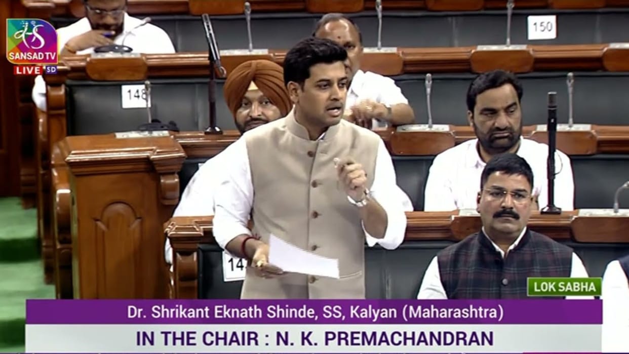 Shiv Sena MP recites Hanuman Chalisa in Lok Sabha, accuses UT faction of abandoning Hindutva
