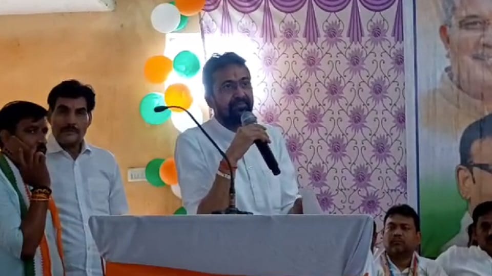 Chhattisgarh co-incharge Congress Vijay Jangid reached on the tour of Masturi assembly seat.