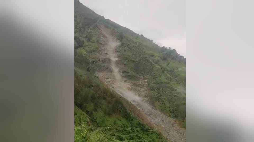 Uttarakhand Weather News Rain of stones on Yamunotri Highway after landslide