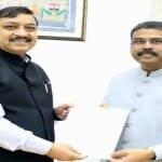 केंद्रीय मंत्री धर्मेंद्र प्रधान से मिले सांसद सुरेश कश्यप ।