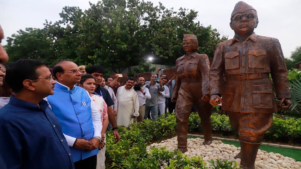 LG Saxena and CM Kejriwal met smilingly at Shaheedi Park