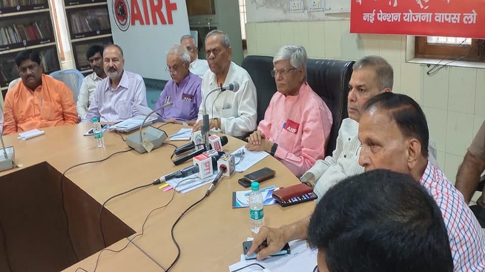 Delhi : Government employees will demand for pension rights in rally