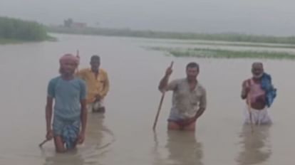 Continuous rise in water level in Gandak river; 600 houses affected by flood in Bettiah