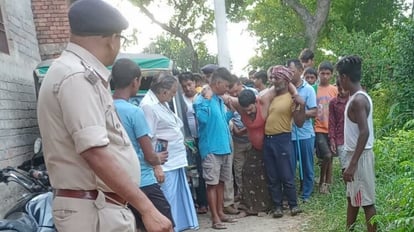 Bihar: वायरल वीडियो में पिटने वाला अधेड़ ही निकला दो मामलों में आरोपी; तीन साल से चल रहा था फरार Man who got beaten up in viral video turned out to be accused in two cases; was absconding for 3 years