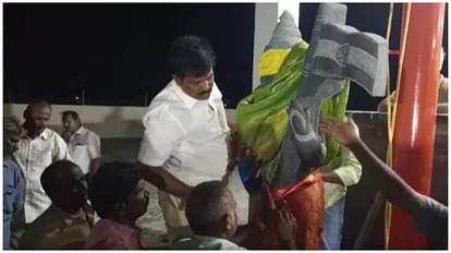 Tamil Nadu: BJP कार्यालय से हटाई गई भारत माता की प्रतिमा, अन्नामलाई ने कहा- दो DMK मंत्रियों के डर का नतीजा Officials remove Bharat Mata statue from BJP office premises in Virudhunagar