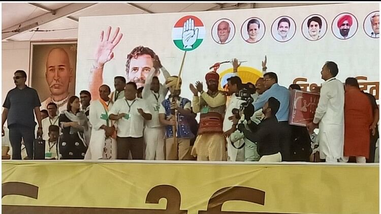 Rahul Gandhi Rajasthan Visit Live: राहुल गांधी मानगढ़ धाम पहुंचे, कुछ ही देर में जनसभा को करेंगे संबोधित