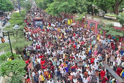 Rally held on World Tribal Day in Indore, thousands of tribals participated