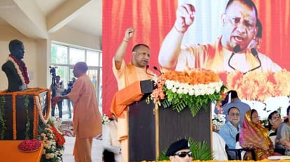 UP News: मुख्यमंत्री योगी ने 'मेरी माटी मेरा देश' अभियान का किया शुभारंभ, काकोरी के शहीदों को किया नमन CM Yogi Adityanath inaugrates the Meri Mati Mera Sankalp in Kakori Lucknow.