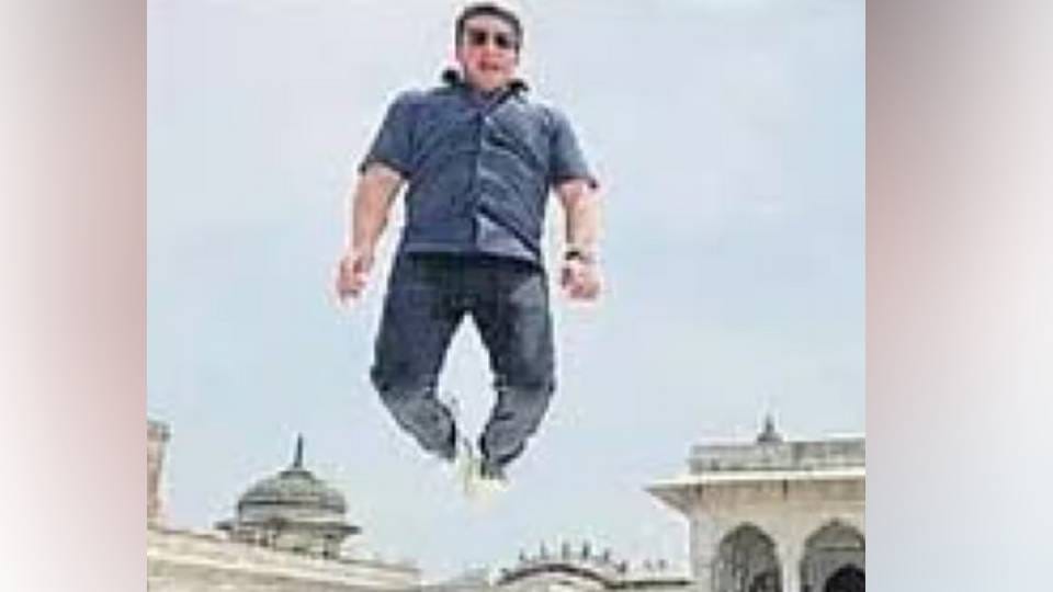 ASI bans guide for jumping in air for photoshoot with Mexican governor in Agra